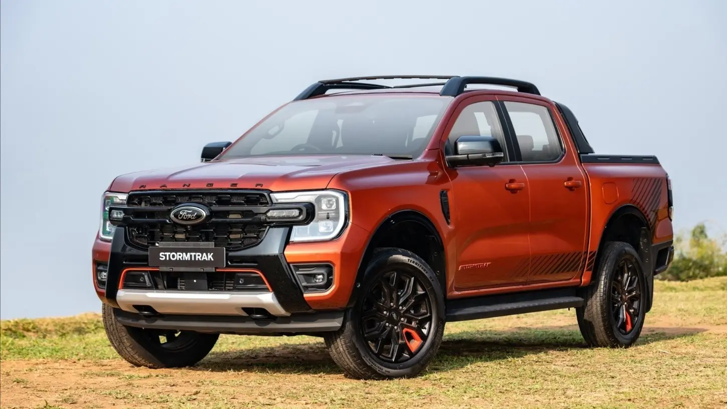 Những mẫu ô tô xăng dầu bán chạy nhất tháng 7/2025